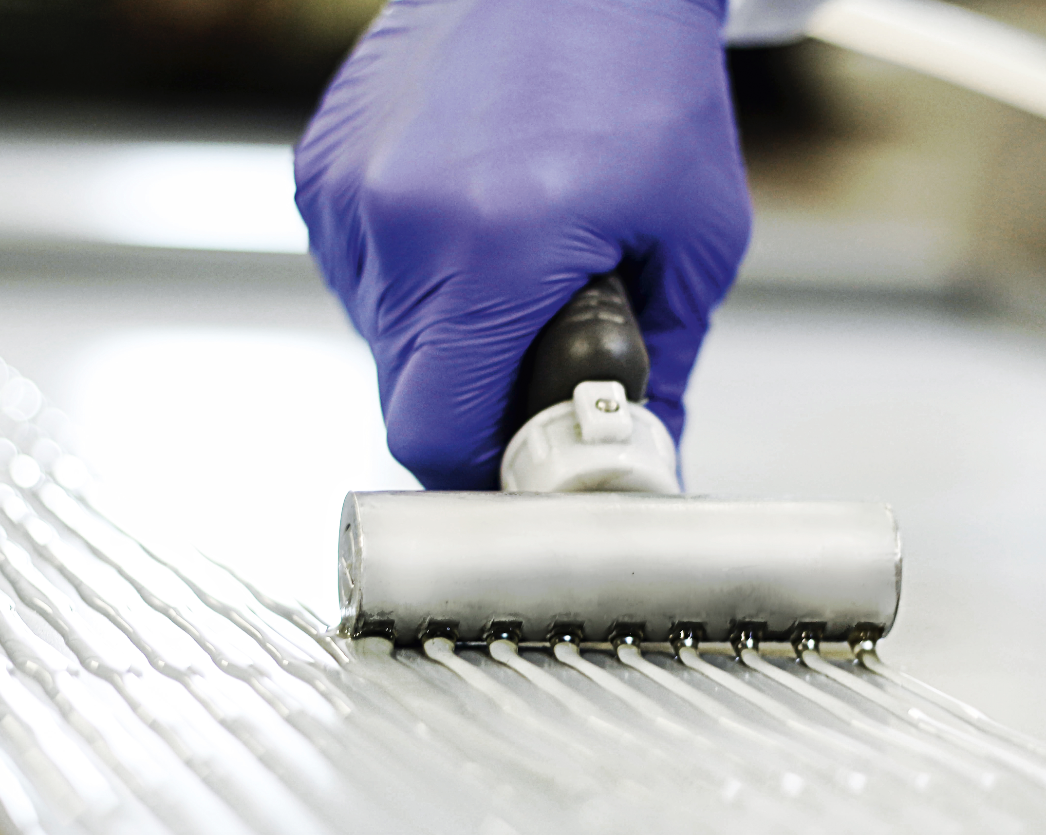 applicazione adesivo poliuretanico